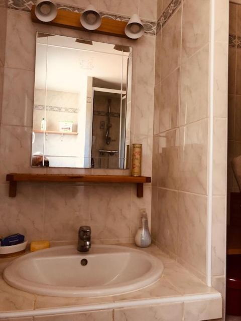 Votre Sejour A Sanary Dans Bas De Villa Avec Terrasse Vegetalisee Et Abritee Exposition Est Sud Ouest A 400M Du Centre Ville En Zone Pietonne Ou Tout Peut Se Faire A Pied Sanary-sur-Mer Eksteriør bilde