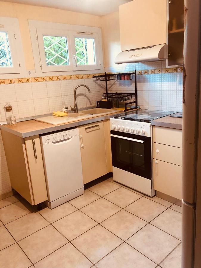 Votre Sejour A Sanary Dans Bas De Villa Avec Terrasse Vegetalisee Et Abritee Exposition Est Sud Ouest A 400M Du Centre Ville En Zone Pietonne Ou Tout Peut Se Faire A Pied Sanary-sur-Mer Eksteriør bilde